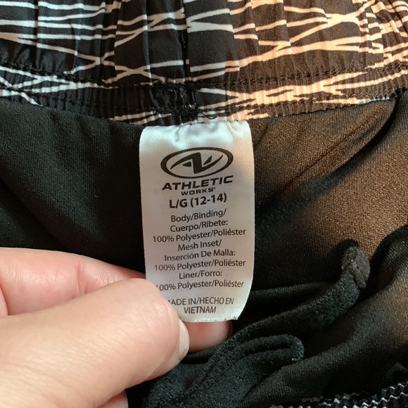 Set of 4 Athletic Shorts 3-XL 1-Lg - Picture 5 of 9